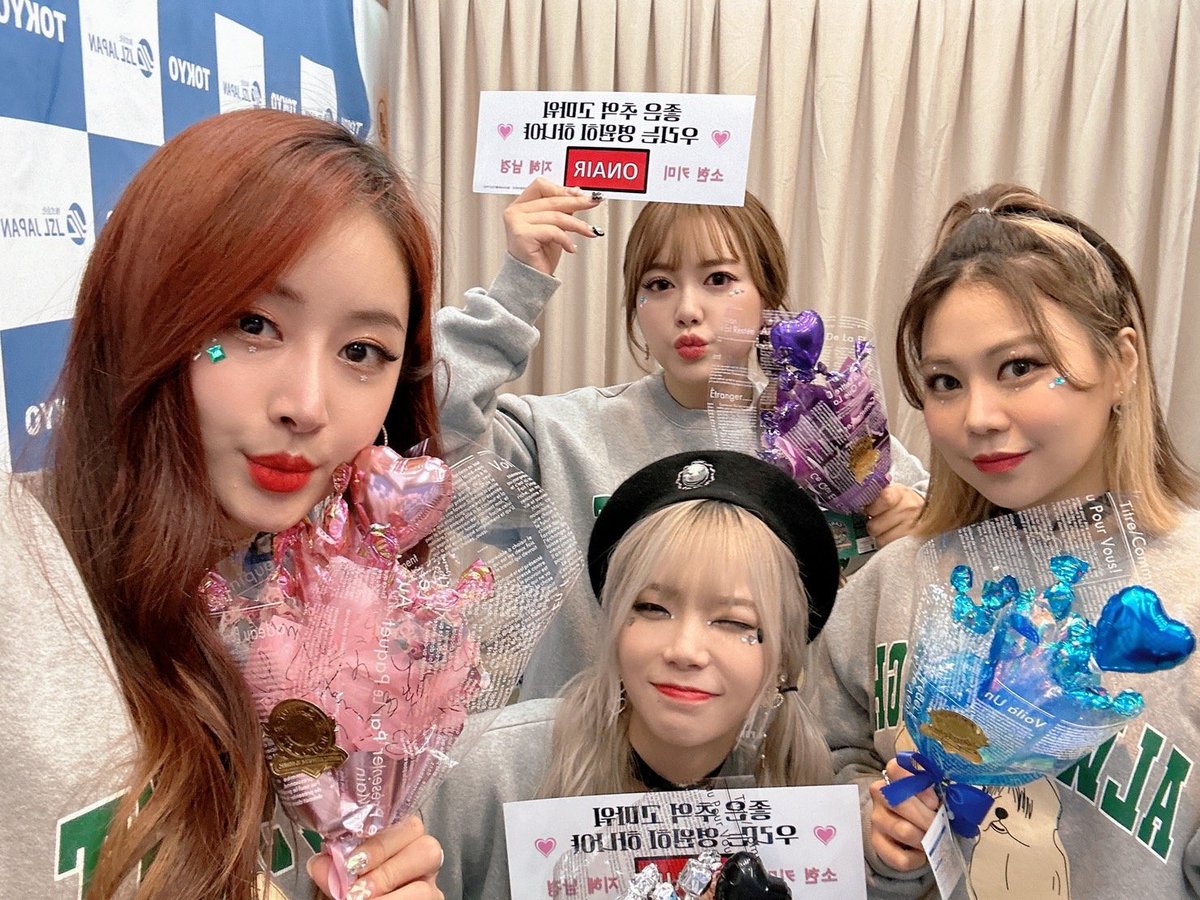 st_onair_global's tweet image. ＃オンエア #온에어 #옹에아 #OnAir 
もう最後のライブ終わりました😭
次会う日まで皆さんオンエアを忘れないでね🥺❤️🧡💙
本当にありがとうございました❗️💋