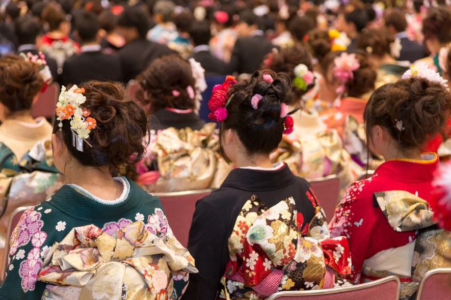 JapanCons_NY's tweet photo. 🇯🇵 Today, #Japan is a sea of colorful #kimono as young adults celebrate Coming of Age Day (#成人の日, "Seijin no Hi").👘
This year is different from most as the legal age has been changed from 20 to 18, but most cities are keeping their celebrations to the newly 20. https://t.co/3HGraxgPYF