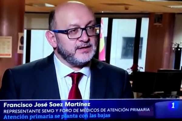 SEMG_ES's tweet photo. Nuestro representate @fsaezm explicó en TVE que, ante la situación crítica de #AtenciónPrimaria, va a ajustarse estrictamente a la legalidad a partir de enero 2023 en lo relativo a la emisión de los partes "que deriven únicamente de nuestras tareas clínicas" 
#IncapacidadTemporal https://t.co/JJTsHNJYRL