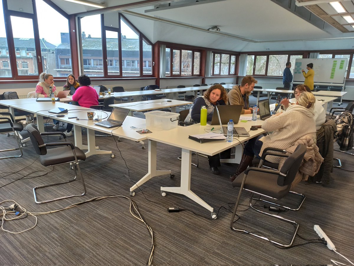 Julie Henry tweet media