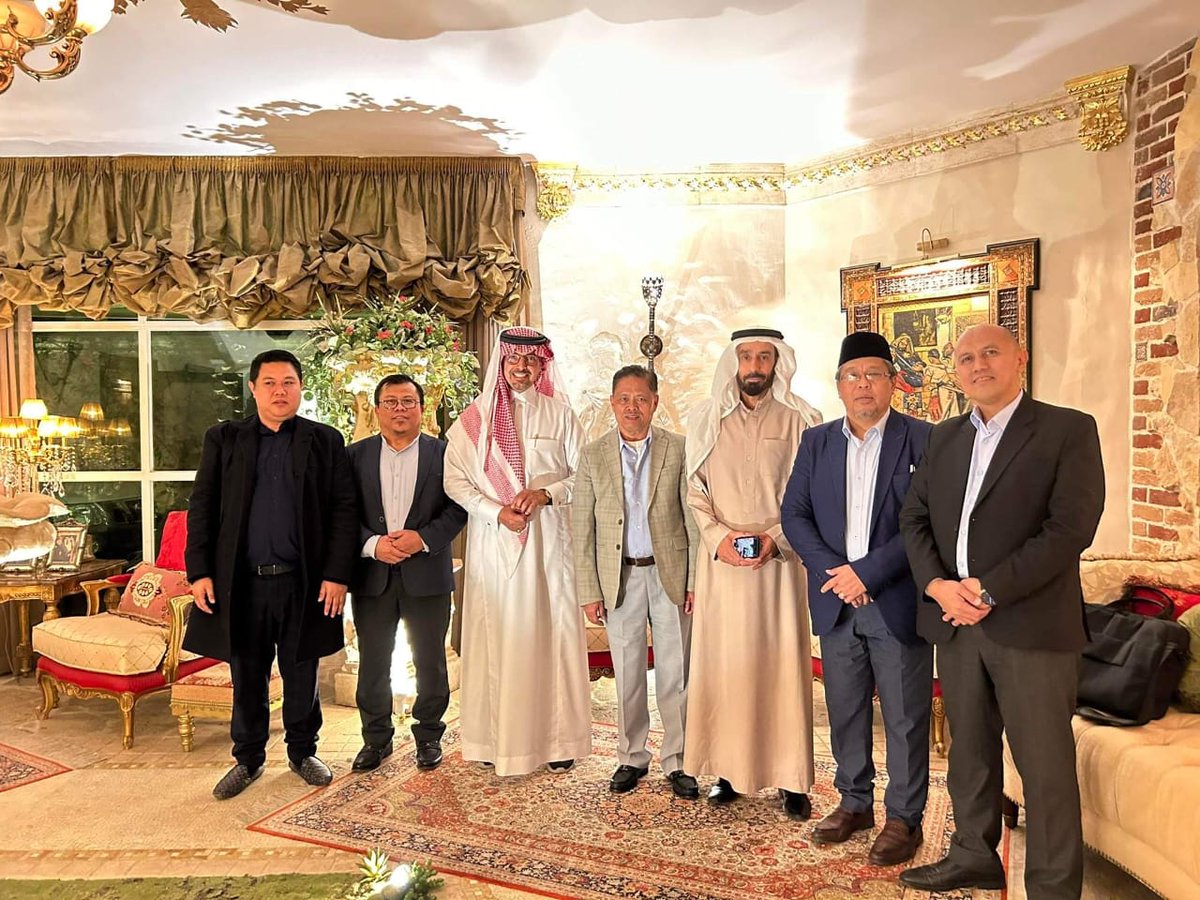 AlwaleedFor's tweet photo. HE Alwaleed Aldahash Altuwaijri Hosts HE The Minister of State for Muslim Affairs (National Commission for Muslim Affairs of Philippines)
HE Amin Mamo Ndiong, His Delegation Visiting KSA.

During Meeting, Aspects of Cooperation Between Two Sides in Charitable, Humanitarian Works. https://t.co/oAjNpWJbEQ