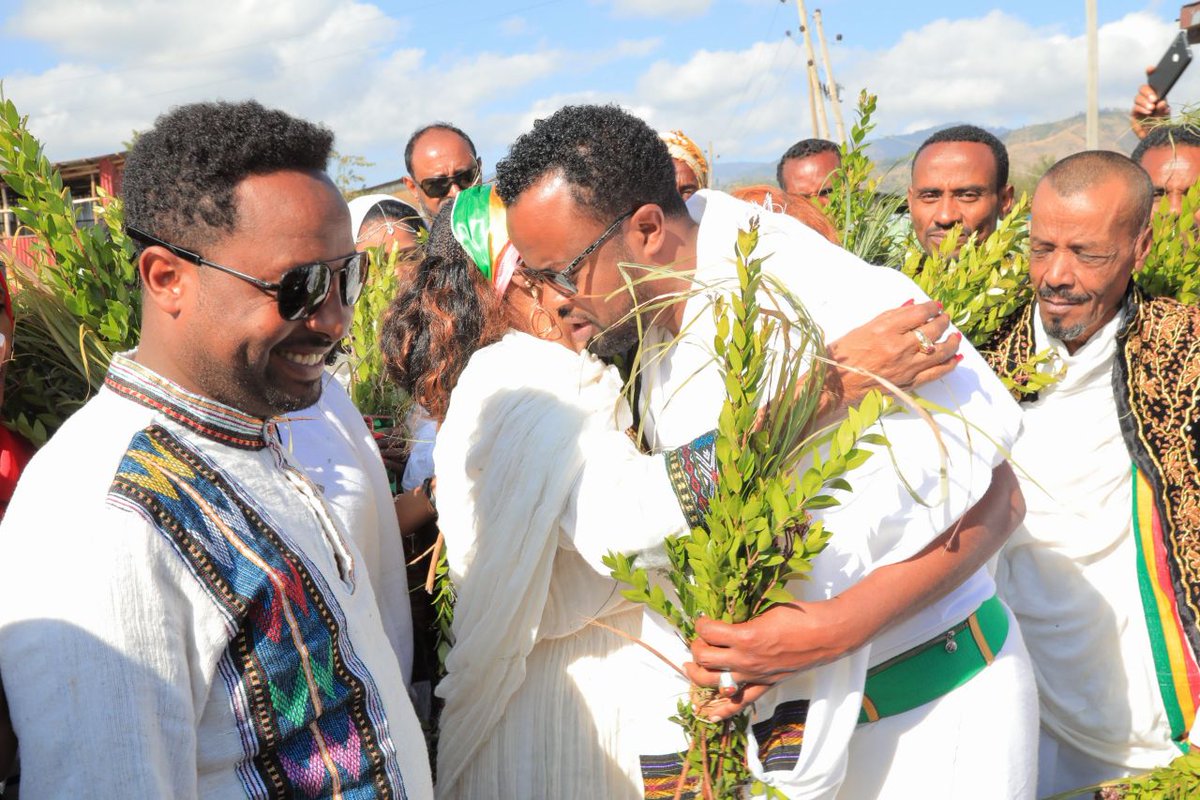 k_mustefa's tweet photo. የአምባሰሏን ንግስት የክብር ዶር ማሪቱ ለገሰን የወሎን እሴት በጠበቀ መልኩ የደሴ ከተማ ህዝብ  አቀባበል አድርጎላታል ። https://t.co/fyoZZx3Ycm