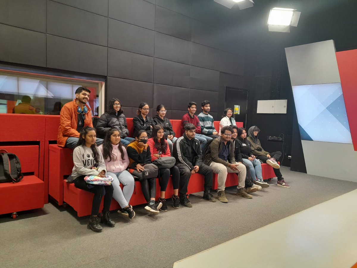 SOMMatUPES's tweet image. To new beginnings! New semester begins at #SOMM @UPES #mediastudents #mediaschool #camera