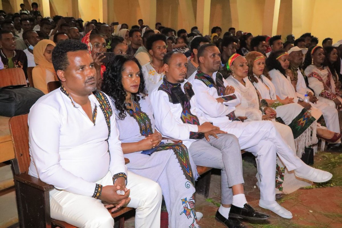 k_mustefa's tweet photo. የአምባሰሏን ንግስት የክብር ዶር ማሪቱ ለገሰን የወሎን እሴት በጠበቀ መልኩ የደሴ ከተማ ህዝብ  አቀባበል አድርጎላታል ። https://t.co/fyoZZx3Ycm