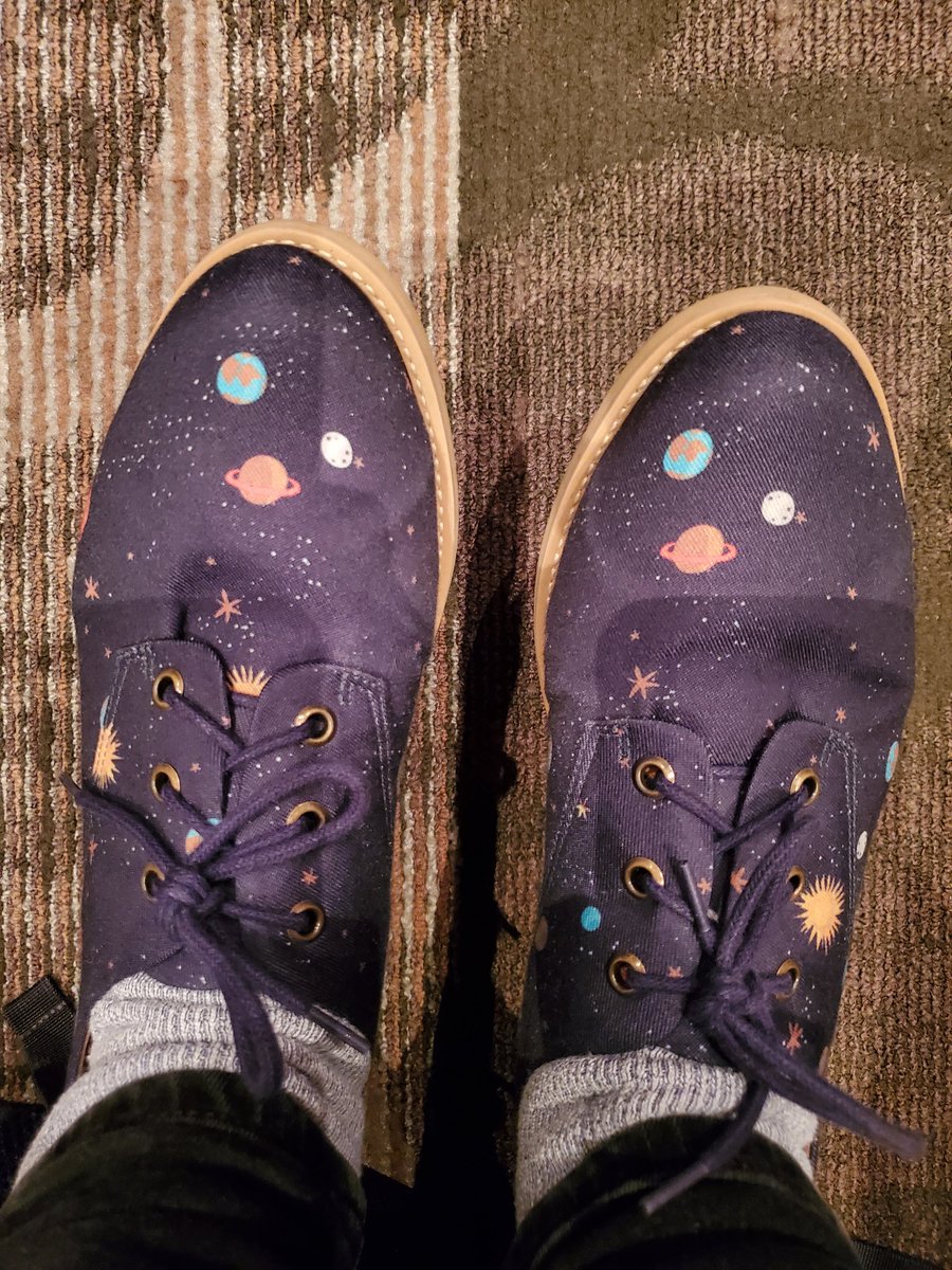 space_veggie's tweet photo. If you compliment my shoes this week at #AAS241, I'll say "thanks! These are my conference shoes!" 

Come talk to me about supernovae and try this out!^ https://t.co/5Z0vt5ZBSO