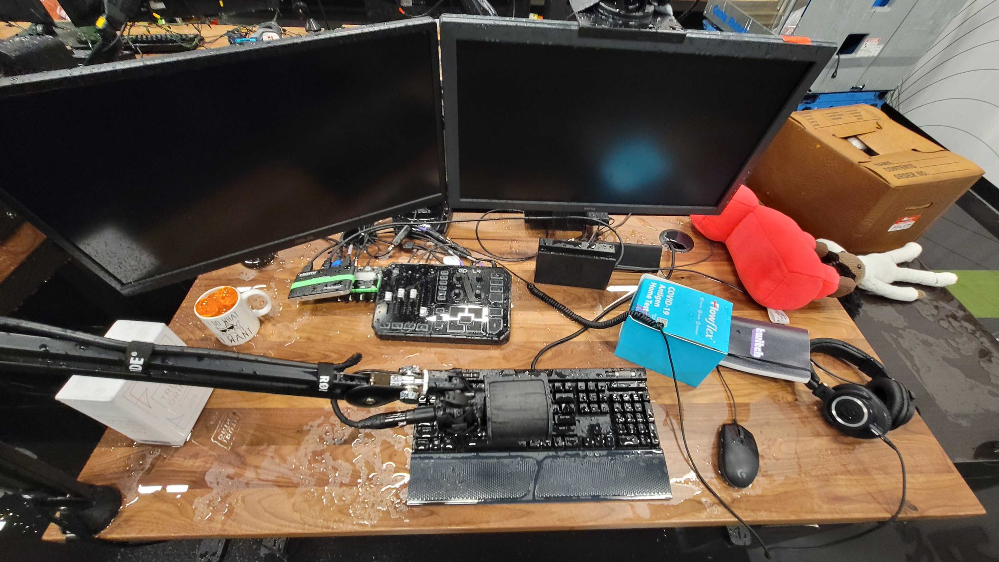 Achievement Hunter on Twitter "Happy National Clean Your Desk Day! 🫧🧹