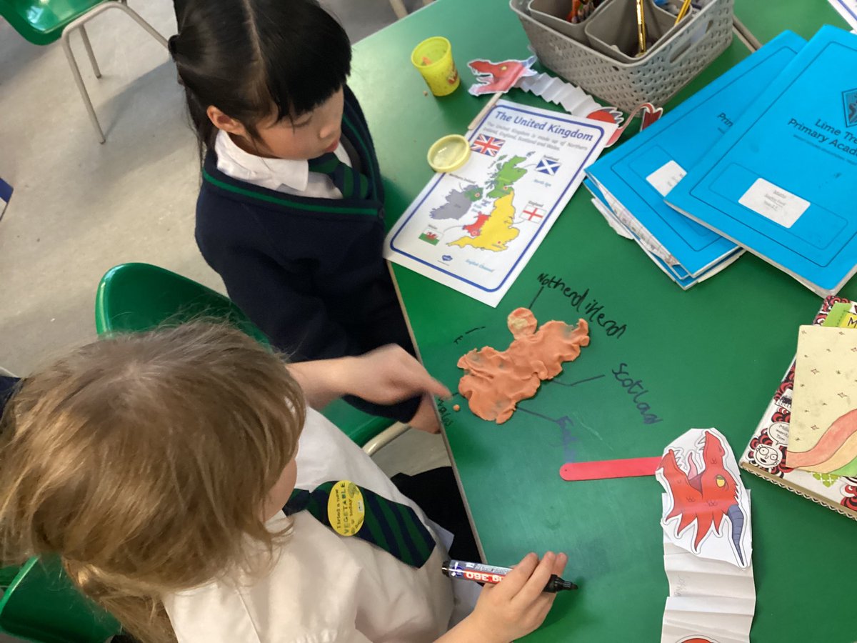 Year2TLTPA22's tweet photo. Where do we live? Exploring the U.K. Geography has commenced Mrs Crosby! @Year6TLTPA22 https://t.co/YYOE1CiP16