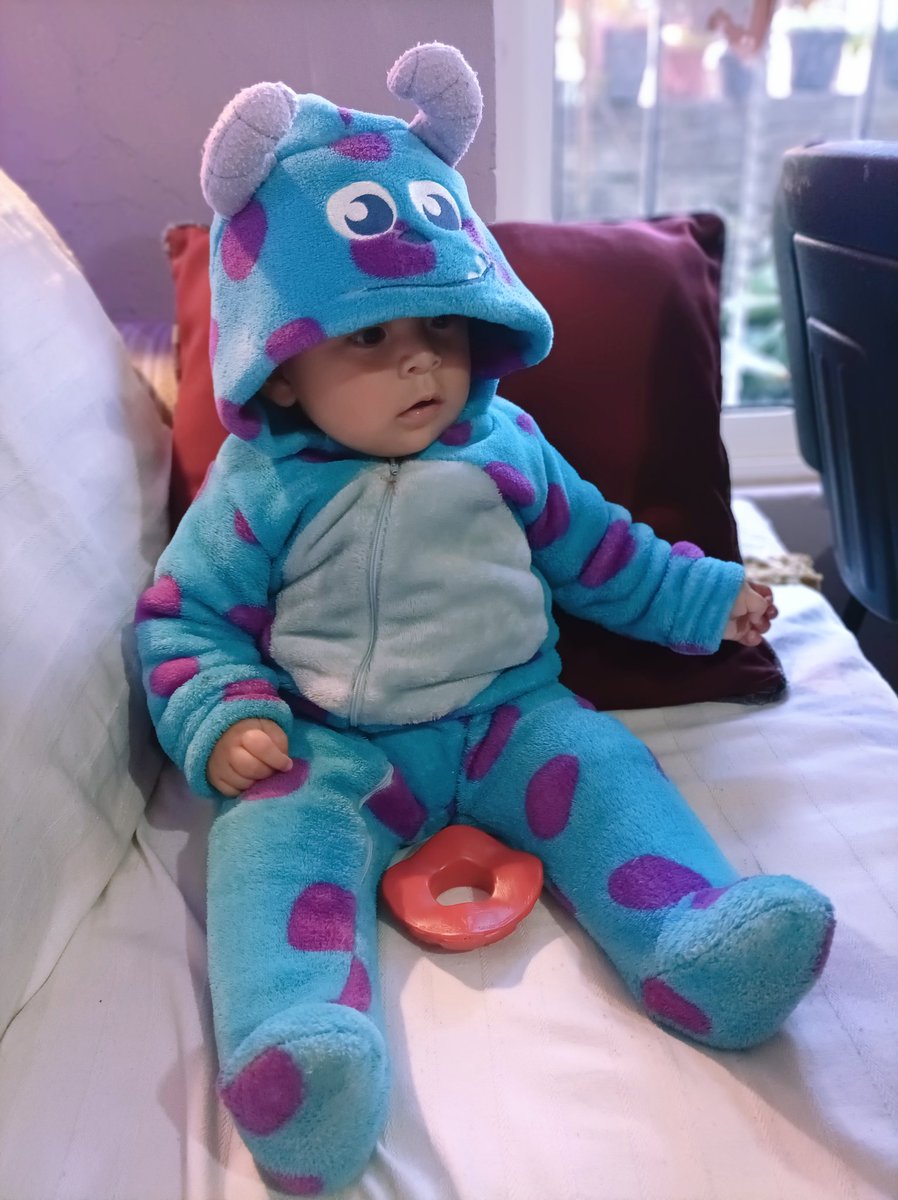 SETH3DE's tweet photo. Amo las pijamas de este chamaquito https://t.co/yBTYBsgcmQ