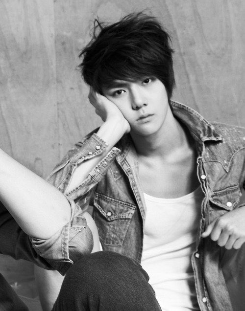 EXOGlobal's tweet photo. To our greatest star #SEHUN, who has constantly worked hard! We are delighted and proud to see you grow into a wonderful artist 🧡

 #11YearsWithSEHUN
#EXO #엑소 @weareoneEXO https://t.co/bbgpP7kUTH