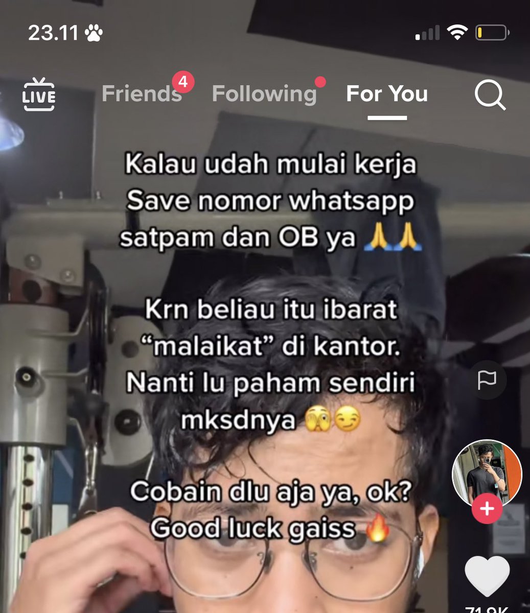 Ceritain mereka sebagai penolong kamu di kantor dong guyzzz wrk!