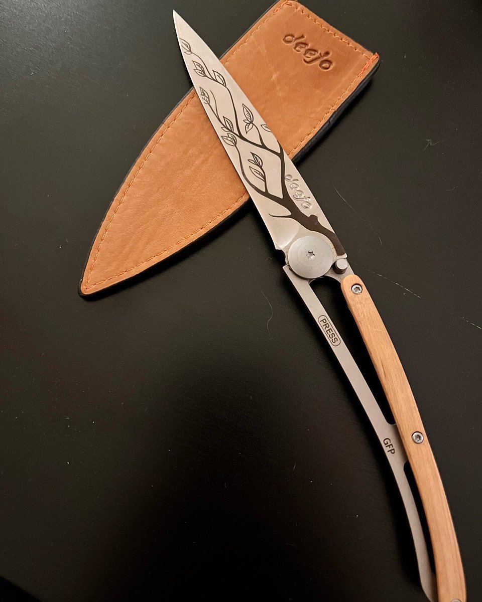 Wie glücklich kann man über einen neu angekommenen, personalisierten Taschenfeitl sein? Ja!!! <a href="/DeejoKnife/">Deejo</a>