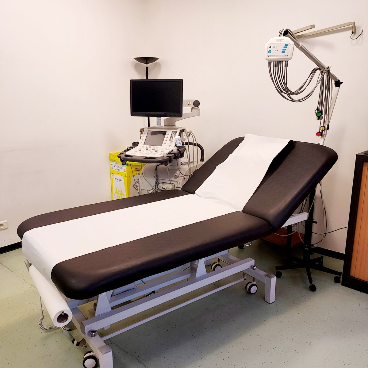 Le soin pour tous passe par le bon matériel. Notre ambition est que tout renouvellement de matériel soit pensé en terme d'accessibilité. En cardio, notre lit d'examen est désormais à hauteur variable, mesure 1m de large pour une installation optimum
@groupe_mgen #accessibility