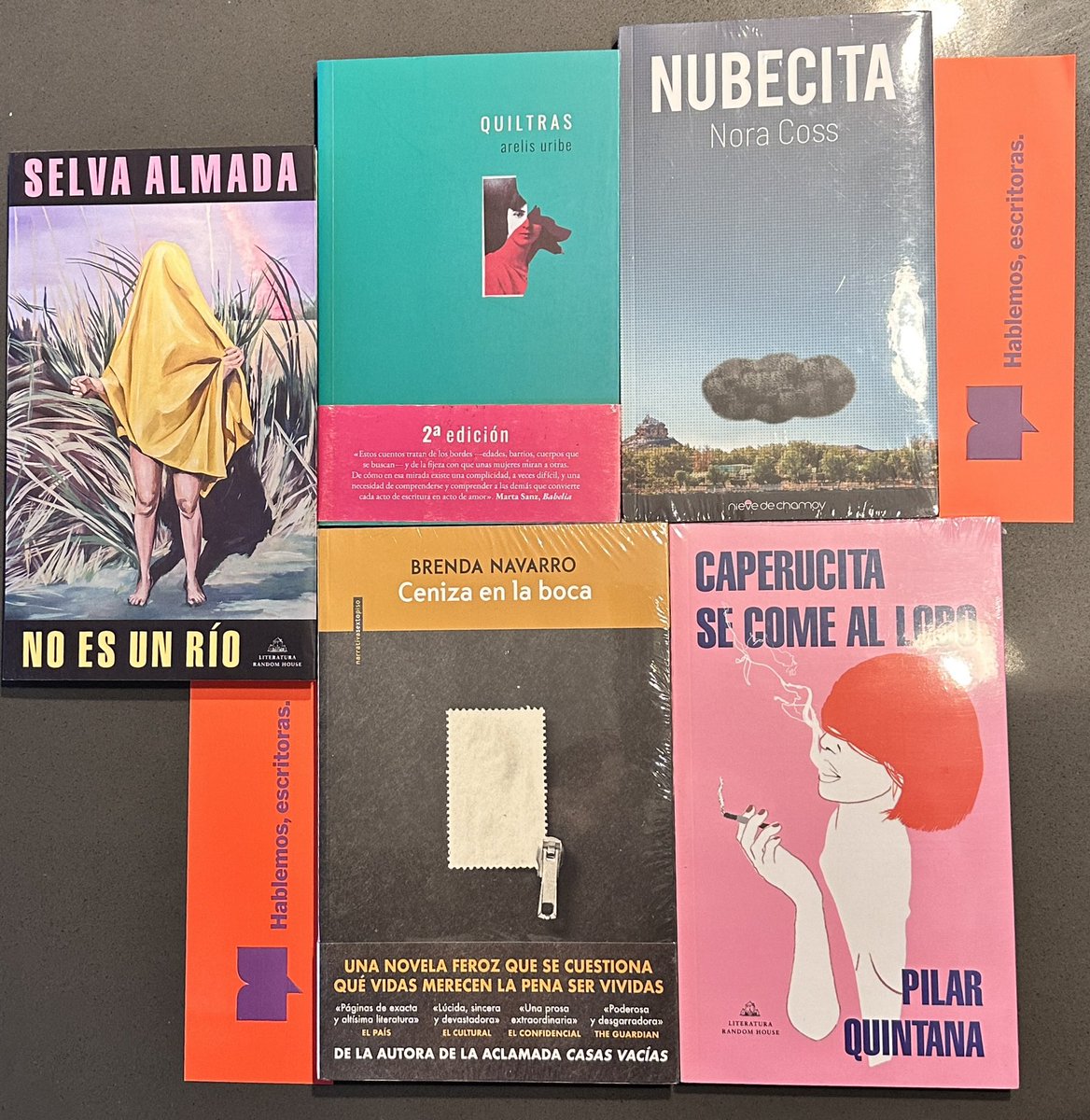 Juanma_ramive's tweet image. Came back from the #MLA2023 to see that my books from @HabEscritoras came in!🥰