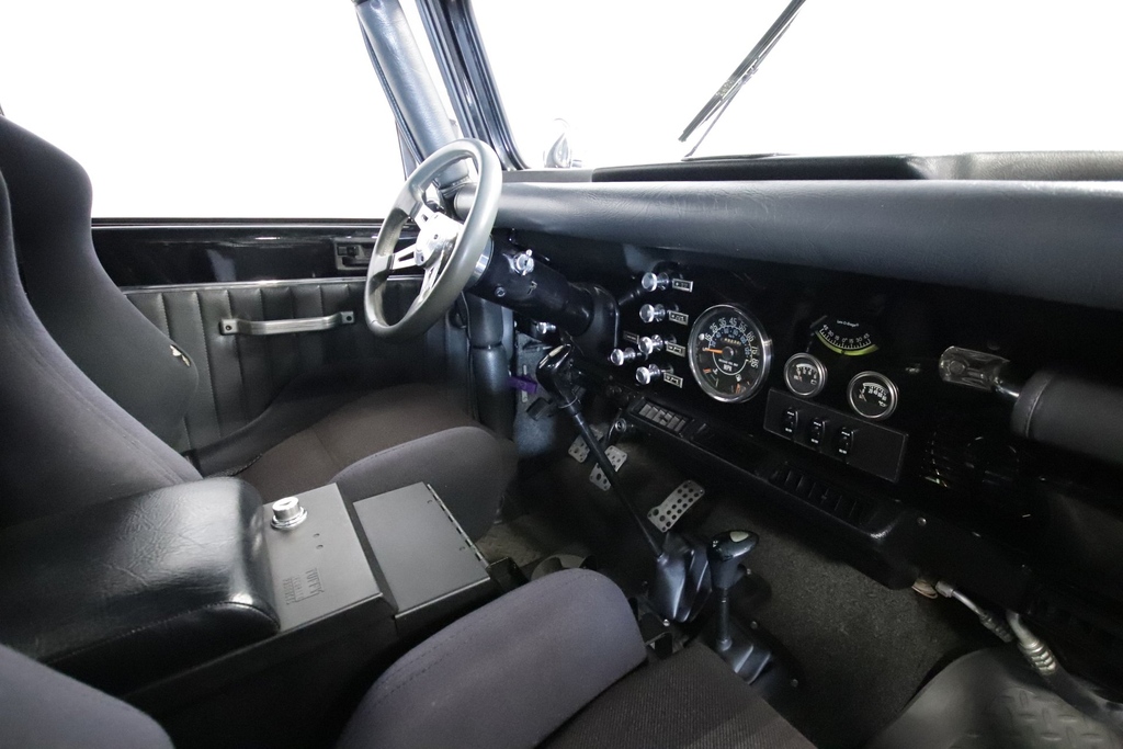 streetsidecars's tweet image. This 1984 #Jeep #CJ8 #Scrambler features a 4.2L I6 paired with a 4-speed manual transmission. View the full listing here: streetsideclassics.com/vehicles/2871-…