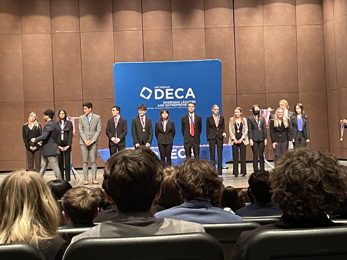 De La Salle Collegiate High School tweet media