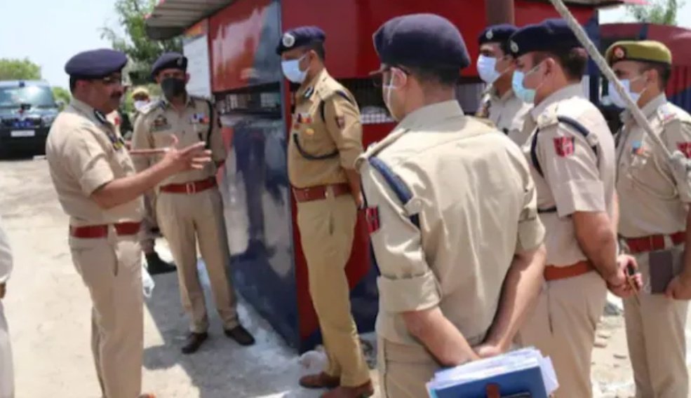 newsifyecho's tweet photo. A family of 3, including a husband, wife and a daughter faked their accident to evade huge loan debt in Jammu and Kashmir's Doha. The family was found from a village in Haryana. 
#newsifyecho, #dailyipdate, #newlynews, #updatedecho, #theft, #scam, #CrimeNews https://t.co/yIbxyvpgza