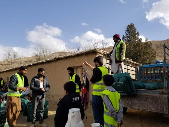 BilalSa64851196's tweet photo. Help your neighbors and the poor in this freezing cold. Let's keep the helpless warm with warm clothes this winter. The Million Smiles Foundation is excited about this #MSF_WinterDrive campaign so that you can join us on this journey of helping people with a smile. https://t.co/q1lb0wlq0W