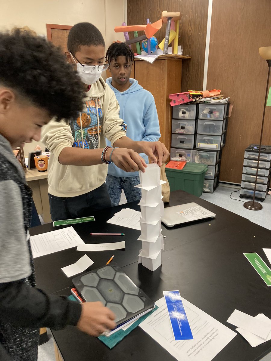 Richardsons7th's tweet photo. STEM Index card challenge, harder than it looks! @GrandviewMiddle #FutureReady https://t.co/mysQPqZxPD