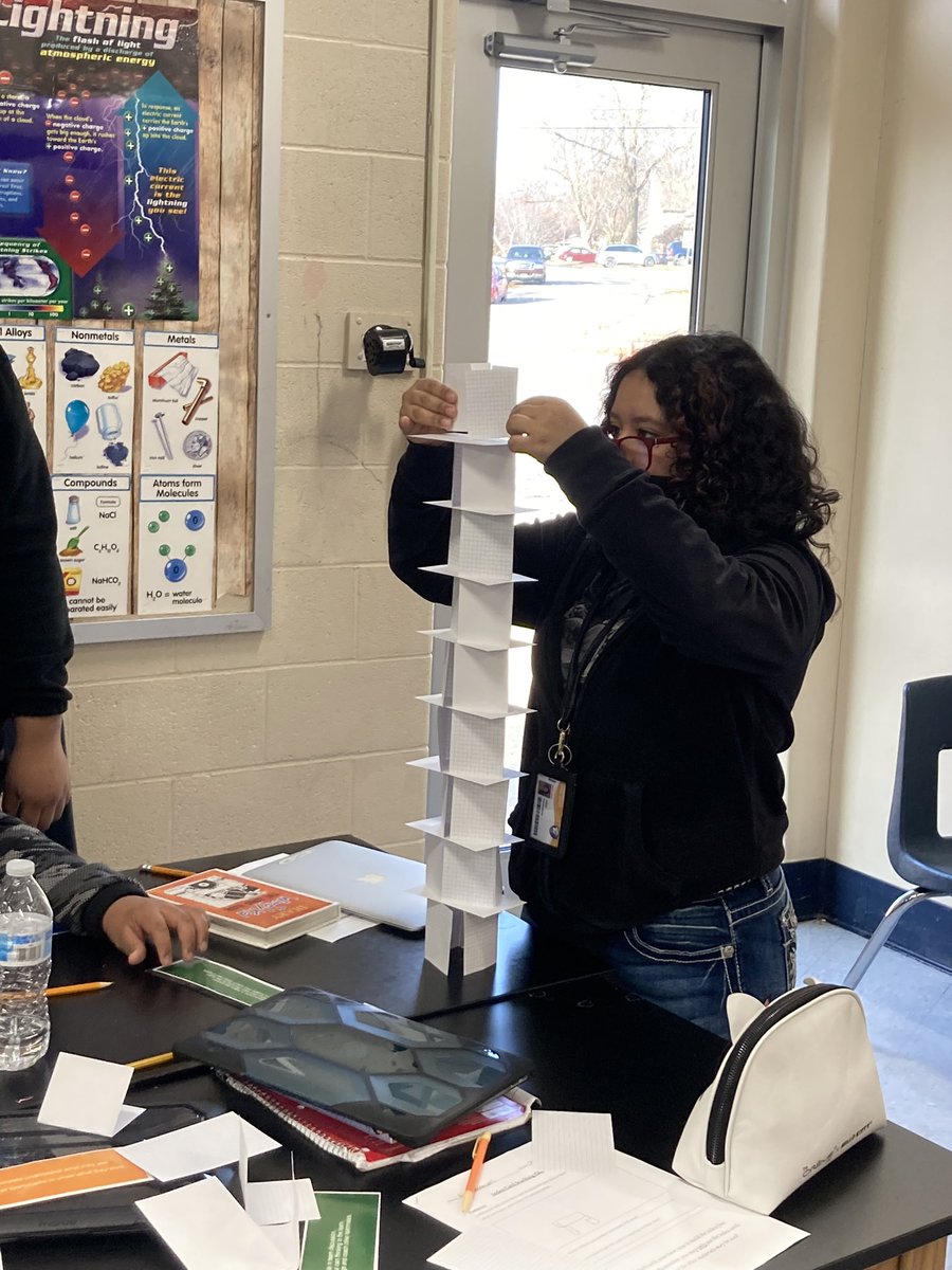 Richardsons7th's tweet photo. STEM Index card challenge, harder than it looks! @GrandviewMiddle #FutureReady https://t.co/mysQPqZxPD