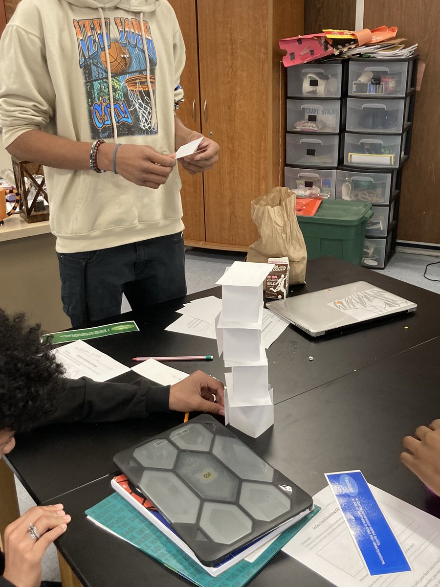 Richardsons7th's tweet photo. STEM Index card challenge, harder than it looks! @GrandviewMiddle #FutureReady https://t.co/mysQPqZxPD