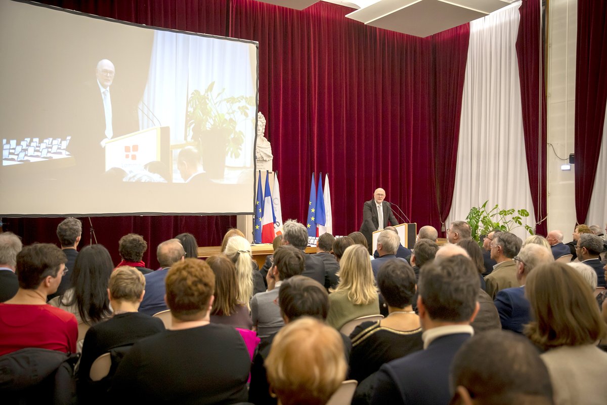 ocaremelle's tweet photo. Engagement, un mot lommois! #voeux2023  Chaque jour dans notre ville, associations, bénévoles, forces vives agissent au service de la solidarité, du sport, de la culture, des TransitionS, au service de tout ce qui fait que Lomme est une ville où il fait bon vivre.👏👏 https://t.co/yEQk0lscsp