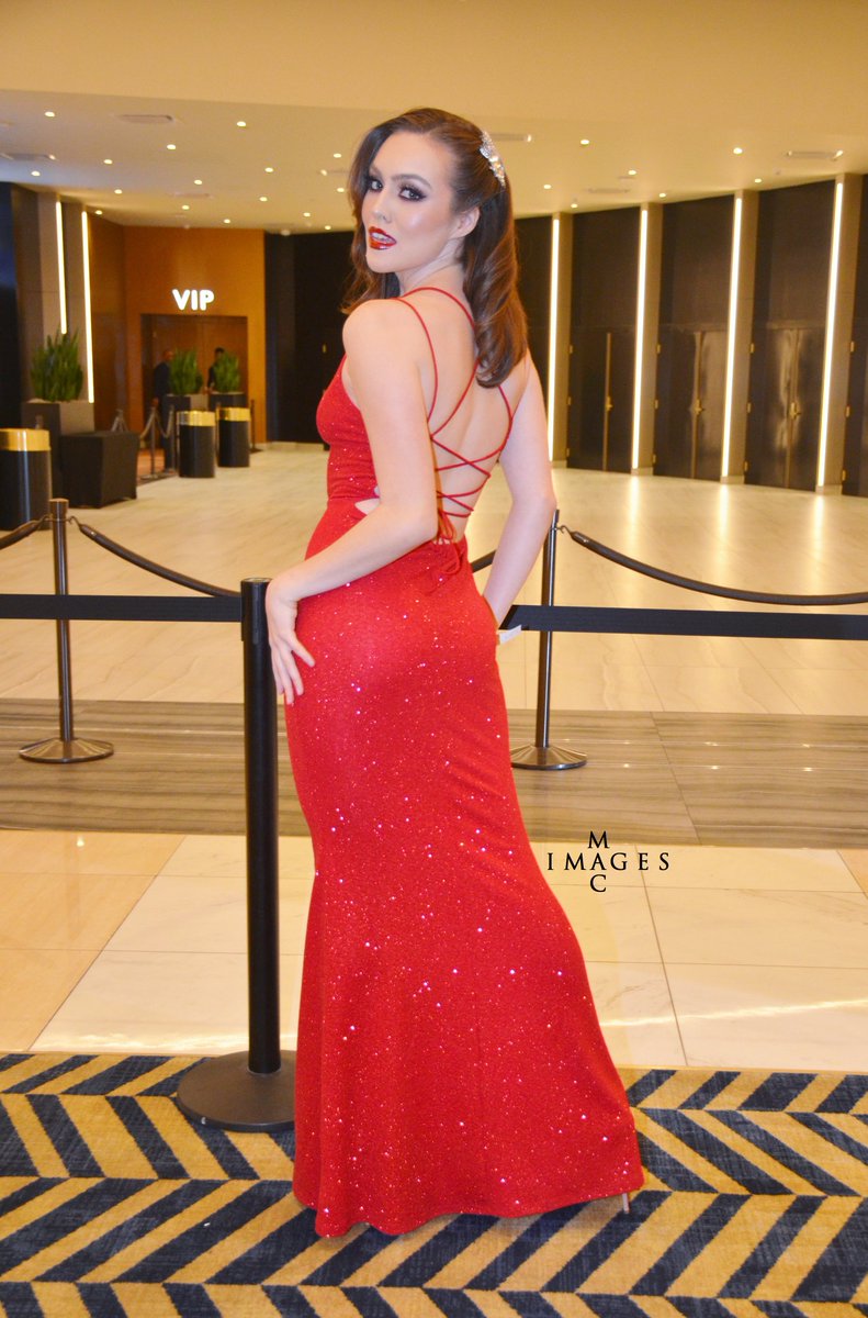 Award show entrance @avnawards @freyaparkerxo