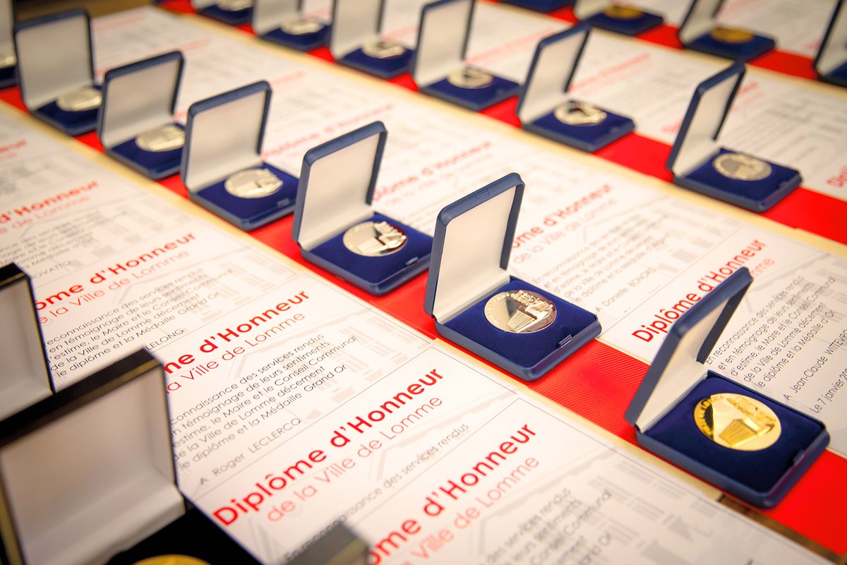 ocaremelle's tweet photo. Engagement, un mot lommois! #voeux2023  Chaque jour dans notre ville, associations, bénévoles, forces vives agissent au service de la solidarité, du sport, de la culture, des TransitionS, au service de tout ce qui fait que Lomme est une ville où il fait bon vivre.👏👏 https://t.co/yEQk0lscsp