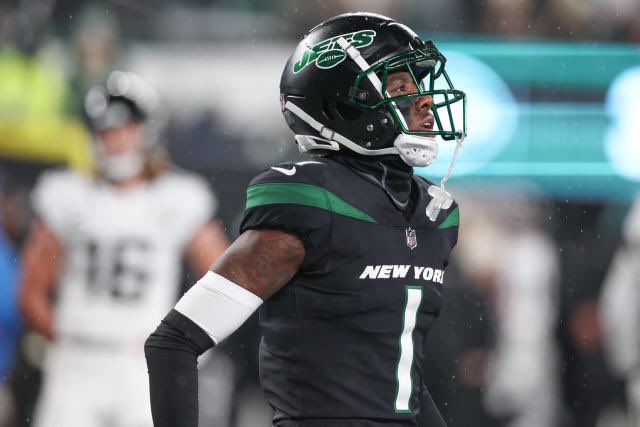 RookieWatxh's tweet photo. Sauce Gardner’s final rookie season stats:

• 642 coverage snaps
• 73 targets
• 33 receptions allowed (344 yards)
• 20 passes defensed
• 2 INT

The Jets rookie CB put together a season that will NEVER be forgotten 🔥 https://t.co/xxBbqE98rD