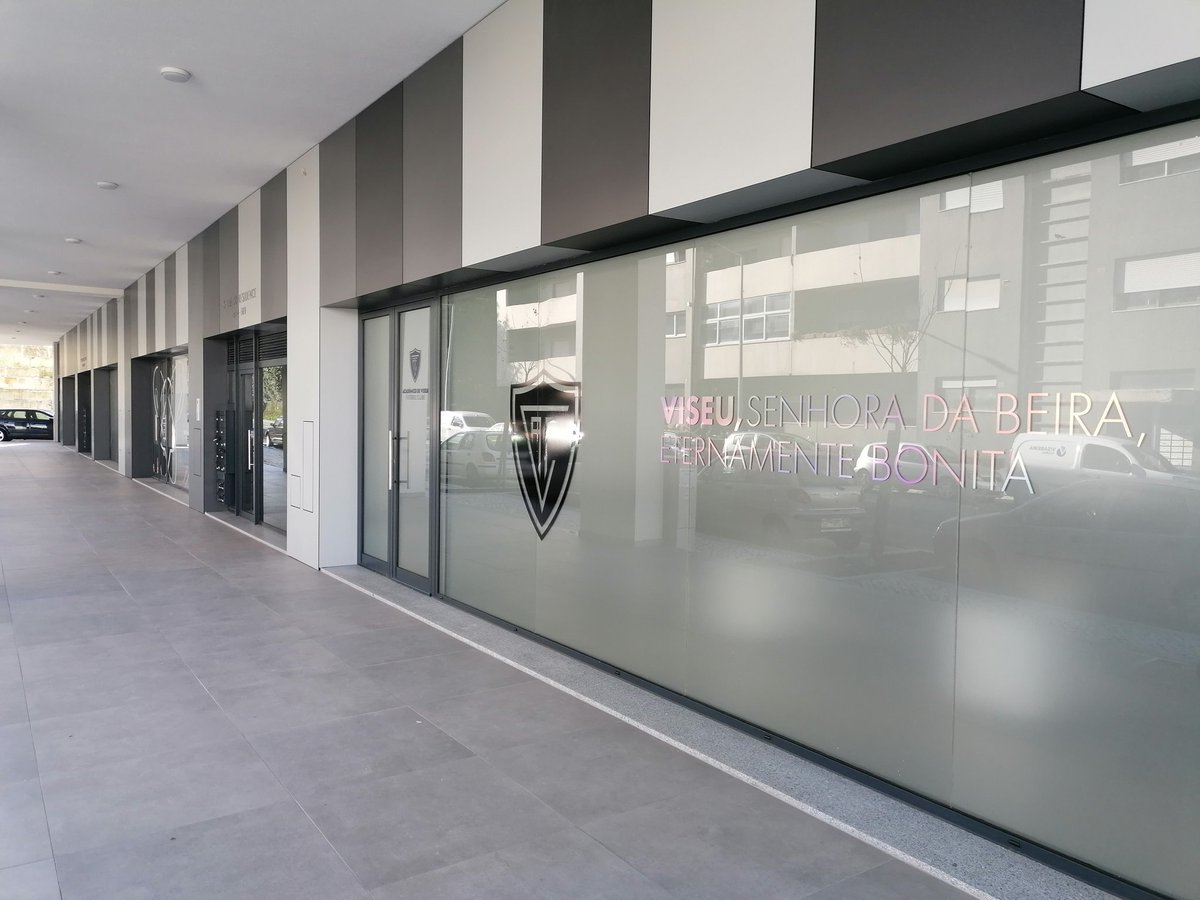 AcadémicodeViseu com novos espaços, no Bairro do Serrado (junto à antiga Maternidade, PSP, Pousada de Viseu). Clube e SAD, na mesma arcada, com fracções independentes. Essencial criar raizes no coração da cidade