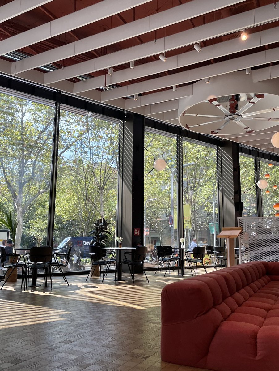 barcelonateka's tweet image. Casa Seat — beautiful space with a lot of light for working, having a lunch or breakfast. ☀️
#barcelonafood #barcelona #barcelonatours #barcelonaguide #barcelonawork