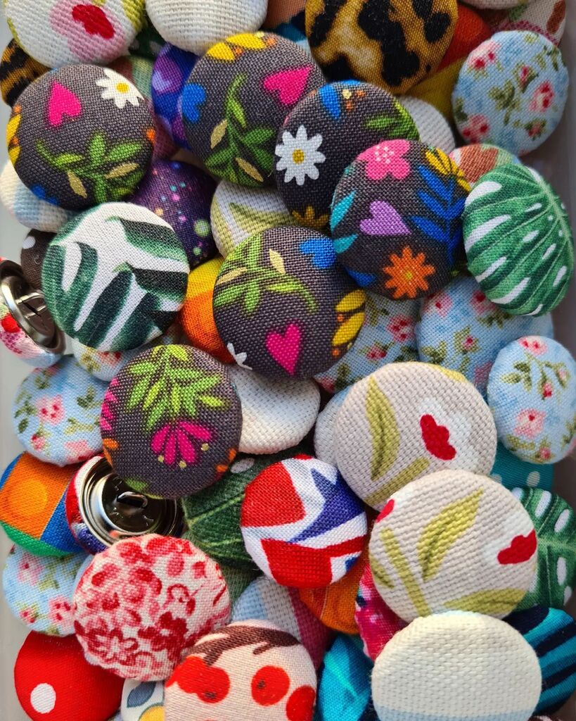 MadeAt42's tweet image. Buttons! - been making these beauties today, some for us to use &amp;amp; some for the online shop 😍
#buttons #buttonmaker #fabricbuttons #fabriccoveredbuttons #plasticfree #madeat42 #Wokingham #berkshire #madebyme #fabricaddict #fabric #cotton #sewing #sewi… instagr.am/p/CnMxM4fNfDd/
