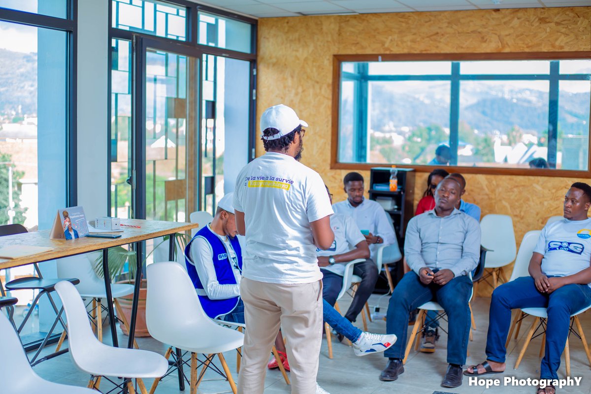 SOSRDC1's tweet photo. Au moins 90 startups et PME du réseau SOS RDC ont bénéficié le 31/12/2022, des Certificats de reconnaissance pour avoir participé à la collecte des fonds pour l’assistance aux personnes déplacées de Rutshuru installées à Kanyaruchinya.

https://t.co/wouOjUbHPu

#SOSRDC #DRCUNITED https://t.co/OKN3X3olWg