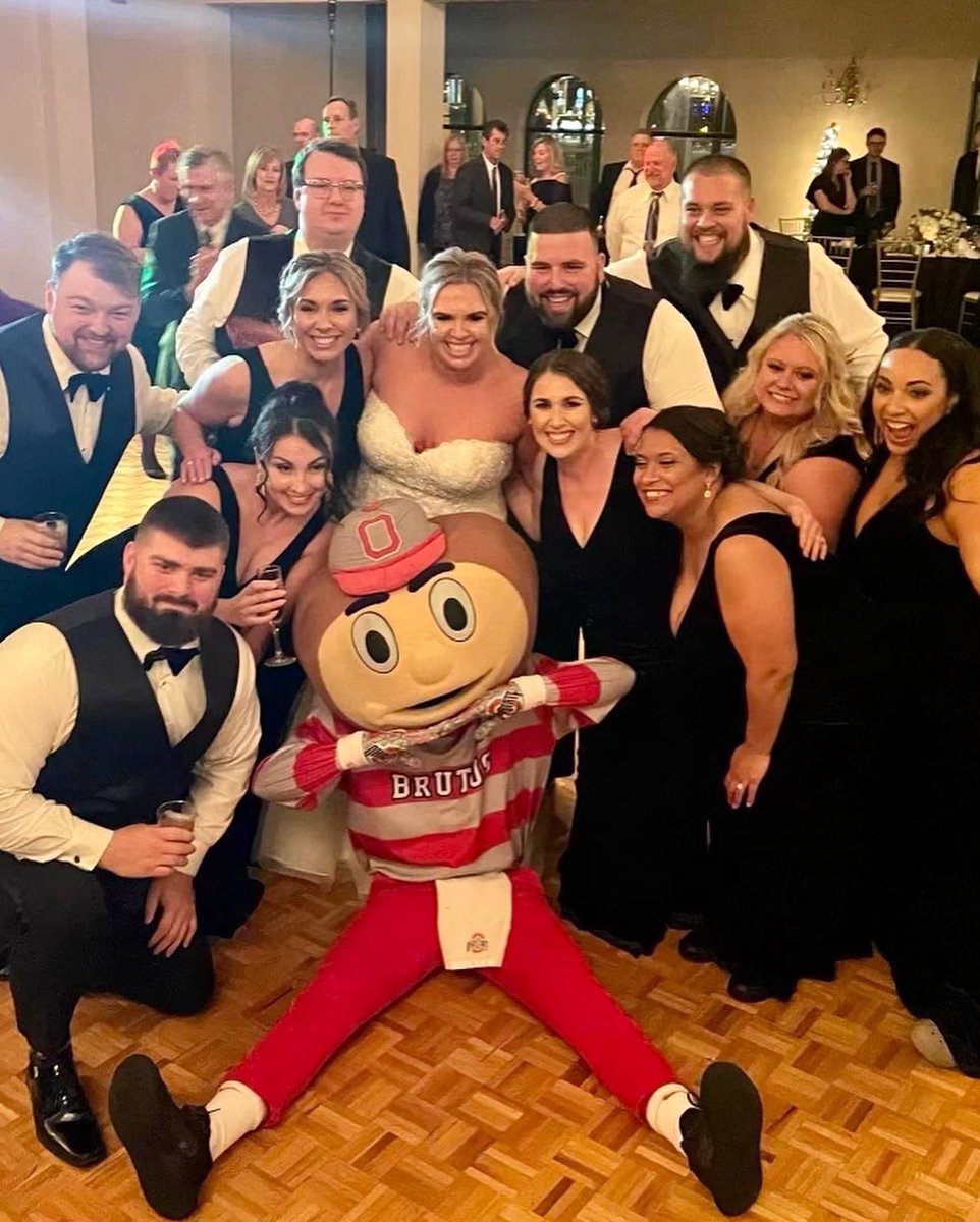SamanthaHibb's tweet photo. When @Brutus_Buckeye surprises the Bride and Groom >>>   

Thank you for making their day!!! #GoBucks https://t.co/2Q4lr5diq2