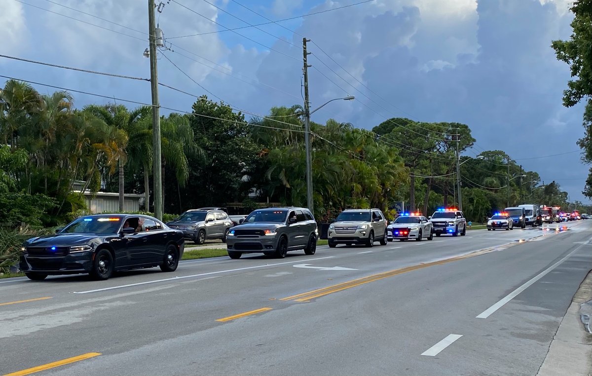 TownofJupiter's tweet photo. Today and every day, the Town is thankful for the men and women of the Jupiter Police Department. Their diligence in providing a safe community is one reason we are #UniquelyJupiter. #NationalLawEnforcementAppreciationDay https://t.co/gxPutEmksH