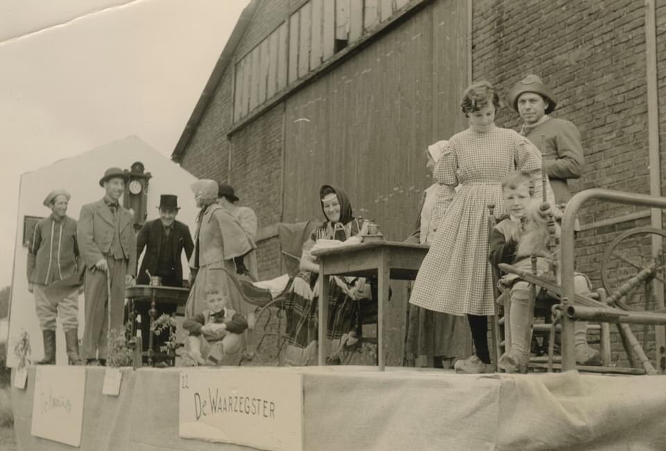Brabantsfaam's tweet photo. De momenten vlak voor de start van de @Brabantsedag parade in de jaren '60 en '70. https://t.co/goGuVul1IG