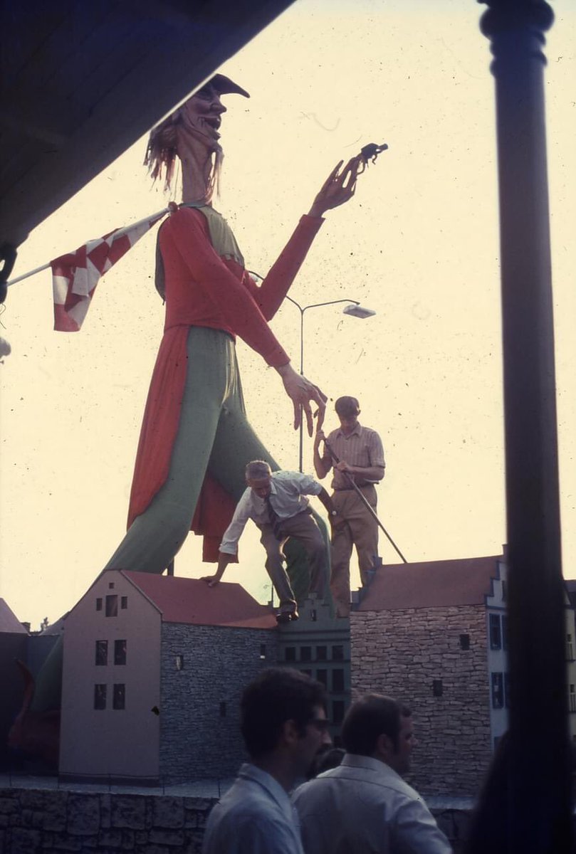 Brabantsfaam's tweet photo. De momenten vlak voor de start van de @Brabantsedag parade in de jaren '60 en '70. https://t.co/goGuVul1IG