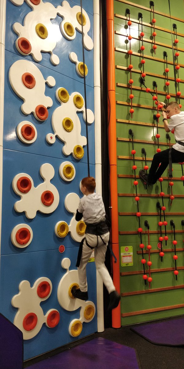 cambsvpc's tweet photo. #StNeotsVPC took part in @clipnclimbuk for their Christmas Do. They all thoroughly enjoyed it, climbing on a variety of courses &amp; some overcoming their fears of heights! They even got the leaders involved! 🧗‍♀️ #ReachForTheSky #CadetsWithoutLimits https://t.co/KnQer12Ila