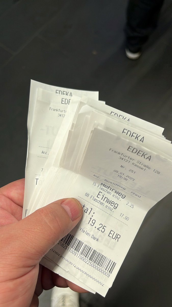 DJ_E_StyleTTV's tweet photo. 2023 meine Ersparnisse:
Pfandflaschen
279€ Pfand 😂
#pfand #leergut #wertanlagen https://t.co/8dT9QSg789