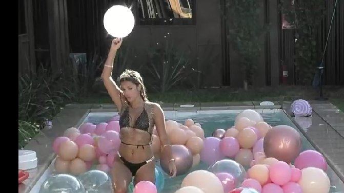 ComentandingGH's tweet photo. FELIZ CUMPLE JULI POGGIO 💞🎈💕#JulietaPoggio #PoolPartyEnGH #PoolParty #granhermano #GranHermano2023 #GH2023 #Gh2022 #gh #9EnePoolPaEnGH https://t.co/9FmBxVWX7I
