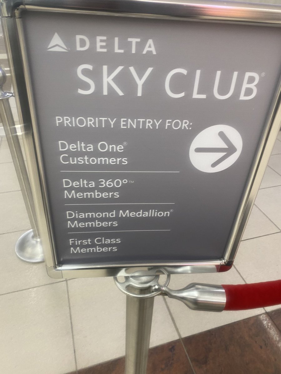 AW_Rootbeer55's tweet photo. @Delta even though it says first class members, you get upstairs and it’s international first class only? Good lord was it too expensive for those additional 13 characters. Grow up losers https://t.co/NUl6kgKEvV
