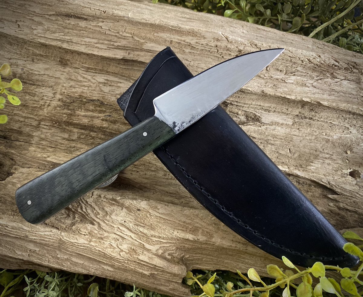 DiplomaticArrow's tweet photo. Knocked out this EDC knife! This little thing is slick! It’s definitely made to knock out what you throw at it! From  opening Amazon boxes, to cutting seat belt straps for extrication, create cloth bandages, and even all the way to field dressing a whitetail! 
    -NOT AVAILABLE- https://t.co/ypAnsEiLm3