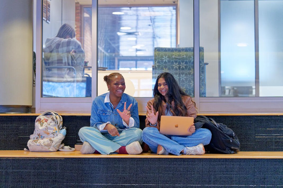 VanderbiltU's tweet photo. Campus is back in action! 💛📚 https://t.co/VEdtRZIPlz