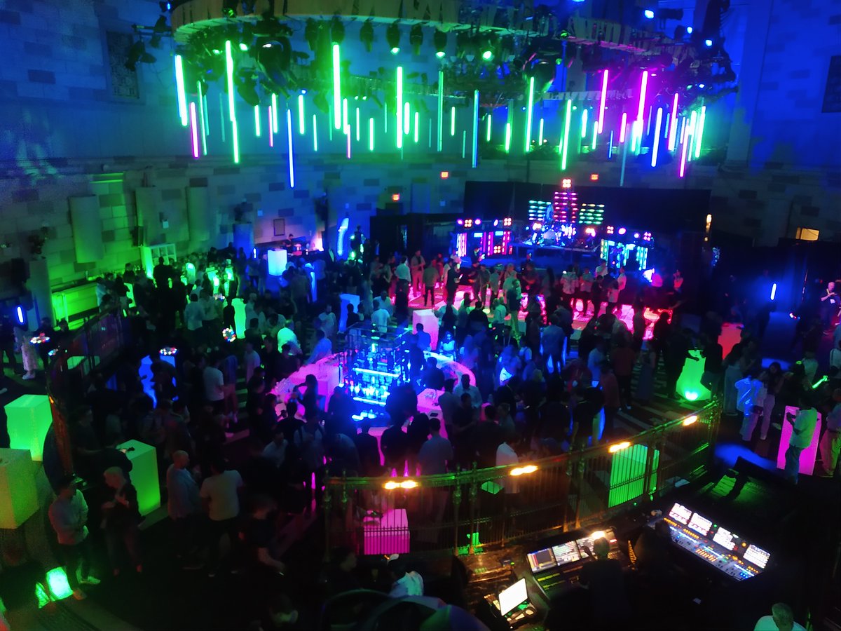 EventDojo's tweet image. Looking forward to a year full of memorable events and epic parties for our clients in 2023! Best wishes for a healthy and prosperous new year from all of us at EventDojo!
#eventdojo #corporateevents #eventmanagement #eventproduction #NYC