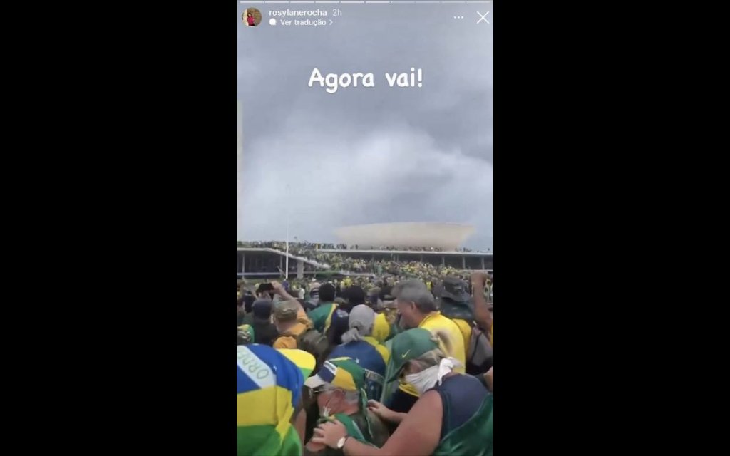 Presidente interina do Conselho Federal de Medicina (CFM), Rosylane Rocha comemorou nas redes sociais a invasão de radicais bolsonaristas às sedes dos três poderes. Ela compartilhou em seu perfil no Instagram imagem dos radicais invadindo o Congresso com a legenda “Agora vai".