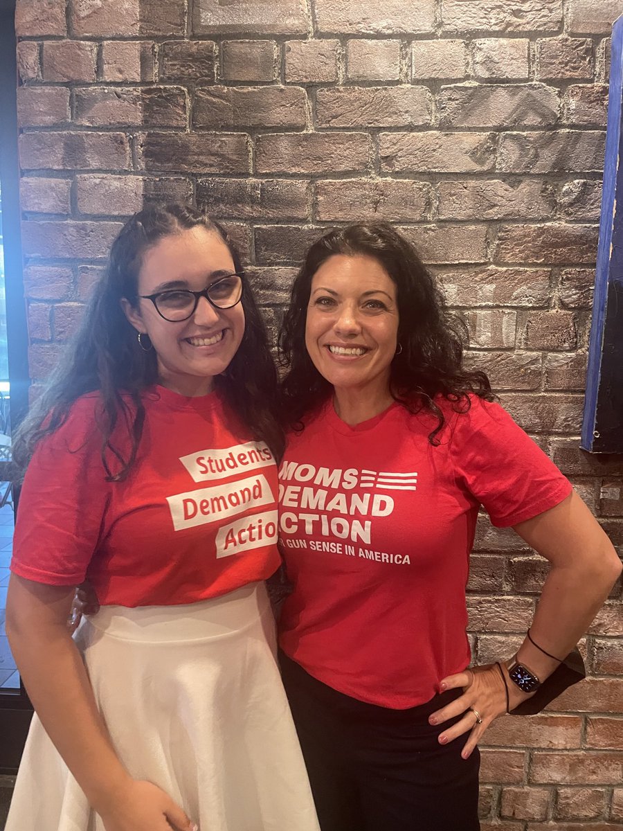TiffanyShepis's tweet photo. I spent the first night in the hospital with my injured daughter google searching on how to help my teen after she had been shot. What I found was @MomsDemand. A group of volunteers, moms, advocates, survivors who we now call family. Thank you 🧡🧡@shannonrwatts #MomDemandAction https://t.co/awdzxSOJ23