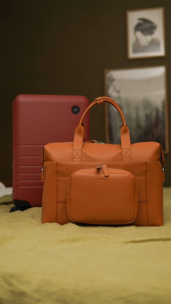 ElizabethTurn's tweet photo. pack with me for a winter trip using my #gifted @monostravel carry-on luggage in terracotta, metro duffle in saddle tan, and packing cubes... use code ELIZABETHTURN for 5% off! ✈️

#MonosTravelCompanion #monostravel #packwithme https://t.co/OKRPTKEVHo https://t.co/GsOvkBpEQ5