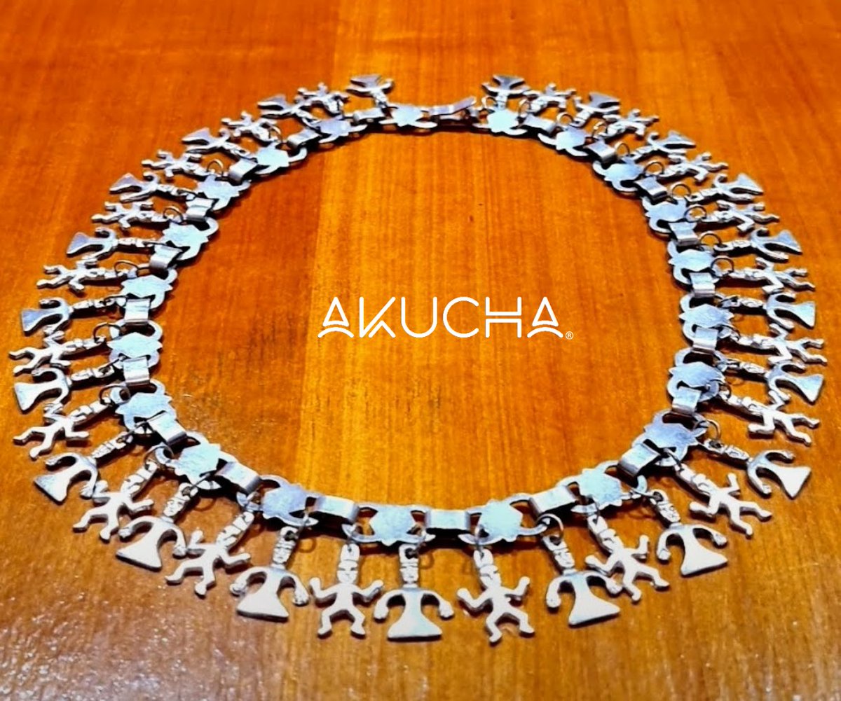 AkuchaPlateria's tweet photo. Trarilonko pu Pillan,trari/atar, lonko/cabeza #Pillan #poderoso #protector #familiar #mapuche
Cuentan los antiguos,KumeNewen buena energía usar #PlateriaMapuche #Trarilonko #TallerAkucha #FamiliaRütrafe #DiseñoMapuche #CelestePainepan
#VitrinaAkucha https://t.co/m3B5FeNbAB
