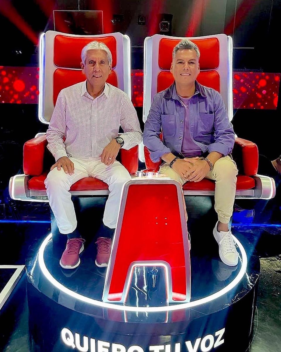CesarMancillaOF's tweet photo. ¡HOY LUNES 8/1! A las 8:00 pm #LosMancilla en #LaVozGeneraciones ✌🏽⭐️ por @Latina_pe 

Empezamos el año con la mejor actitud para seguir dejando la vida en el escenario. 
La competencia se pone cada vez más compleja y esos retos nos fortalecen! 
Contamos con su enorme apoyo 🙏🏽🙌🏽 https://t.co/76dkcE2ZTv