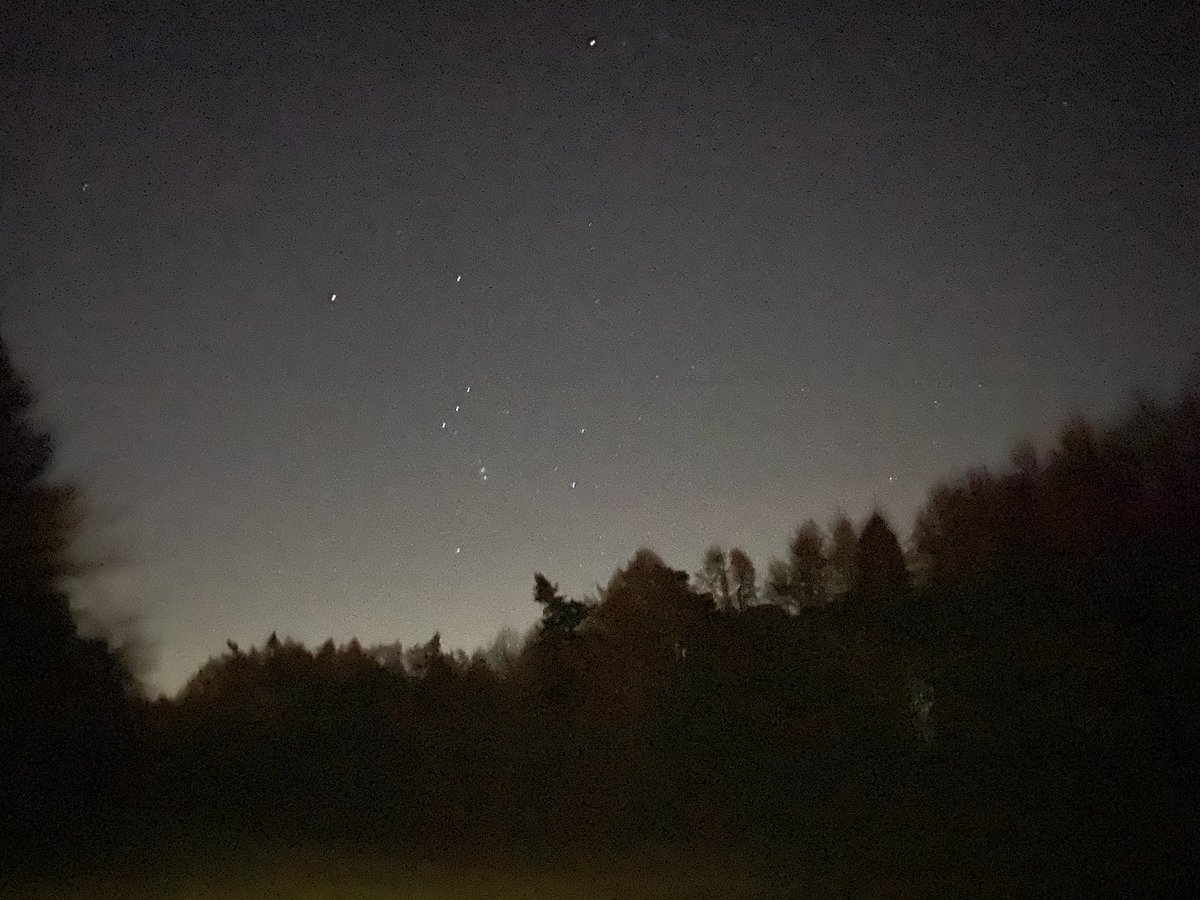AlyMcKechnie's tweet photo. Missing dipping in the moon - felt itโs been a tough start to the year. Trying to find ways to soak up moons energy & keep pushing through. Big thanks @mccombie_sandra tonightโs walking buddy such a peaceful evening. #feelinggrateful #keepingpositive ๐ #itsharderwhenyoucare https://t.co/97oBS4tR2G
