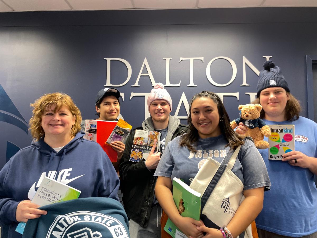 DSbookstore's tweet photo. Class is in session! 📚

Rent or purchase your course materials in-store or online at https://t.co/GVHxrolLJH

Using financial aid to pay for your course materials? Funds are available to use in-store and online through January 13th! https://t.co/lHKSwxIggu